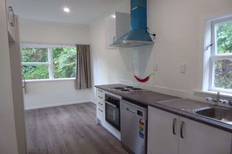 Photo of property in 24 Governor Road, Northland, Wellington, 6012