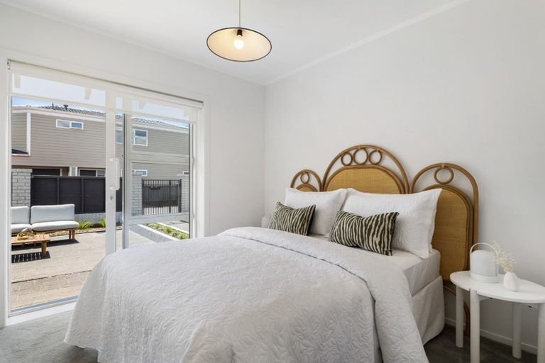Photo of property in 2/26 Manly Esplanade, Browns Bay, Auckland, 0630