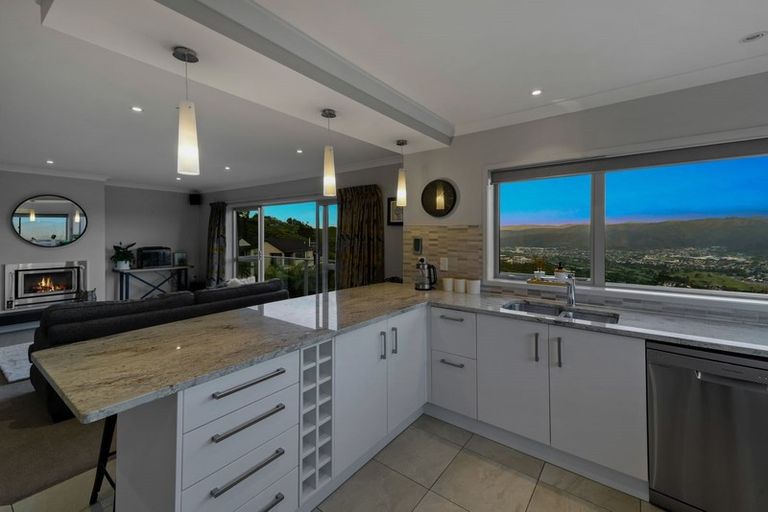 Photo of property in 34 Arahiwi Grove, Tirohanga, Lower Hutt, 5010