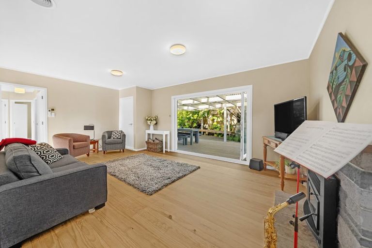 Photo of property in 107 Birkdale Road, Birkdale, Auckland, 0626
