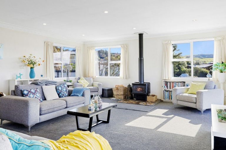 Photo of property in 11 Earle Place, Acacia Bay, Taupo, 3330