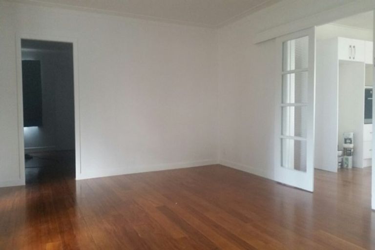 Photo of property in 176 Beach Haven Road, Beach Haven, Auckland, 0626