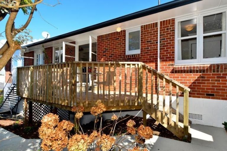 Photo of property in 2/15 East Coast Road, Milford, Auckland, 0620