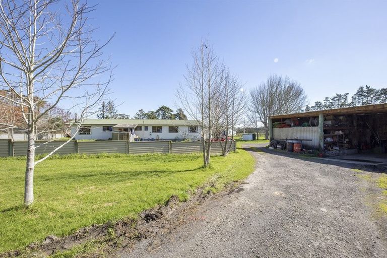 Photo of property in 43 Motu Road, Kumeu, 0891