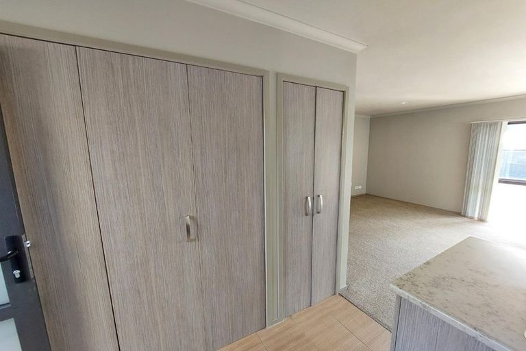 Photo of property in 5 Alwyn Avenue, Te Atatu South, Auckland, 0610