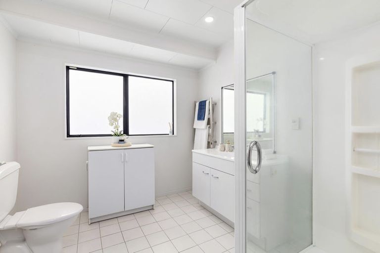 Photo of property in 18 Jasmine Grove, Maungaraki, Lower Hutt, 5010