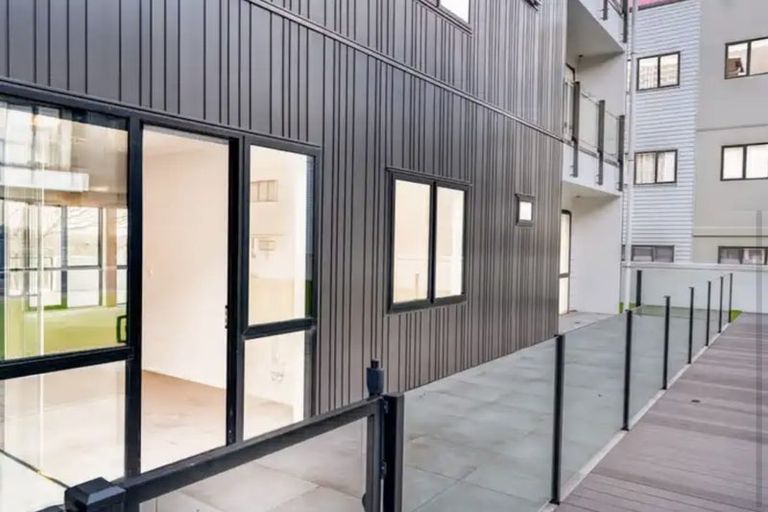 Photo of property in 1/130 Stancombe Road, Flat Bush, Auckland, 2016