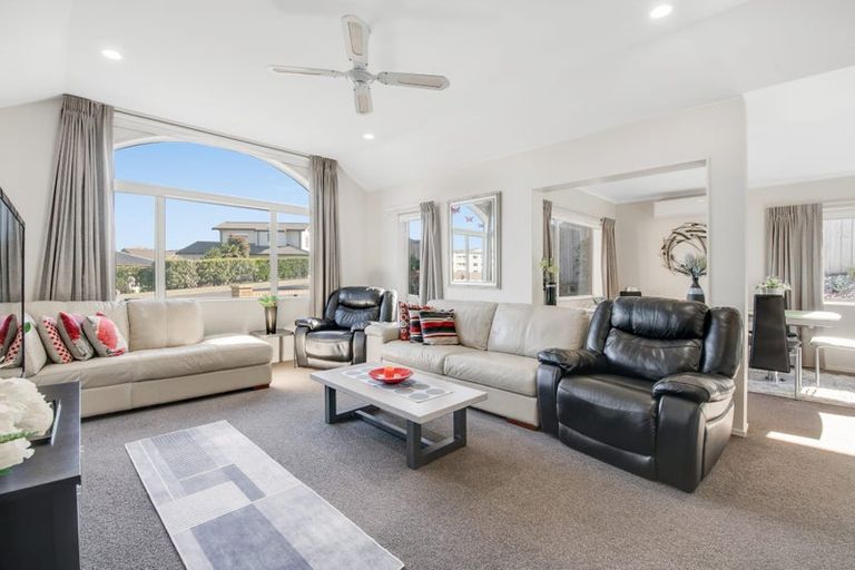 Photo of property in 84 Tauranga Place, Orewa, 0931