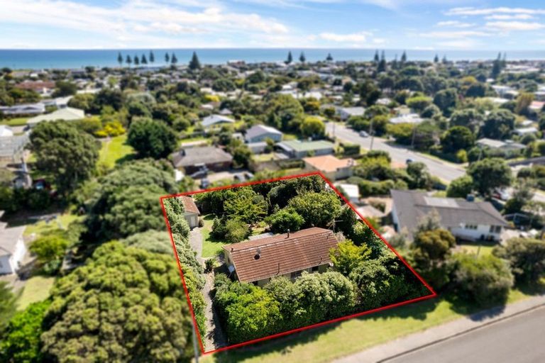 Photo of property in 15 Ngaio Street, Otaki Beach, Otaki, 5512