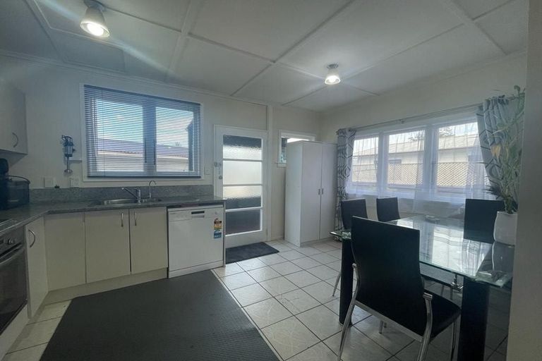 Photo of property in 11b Inver Street, Glen Eden, Auckland, 0602