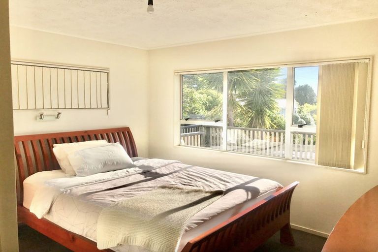 Photo of property in 1 Remus Place, Totara Vale, Auckland, 0629