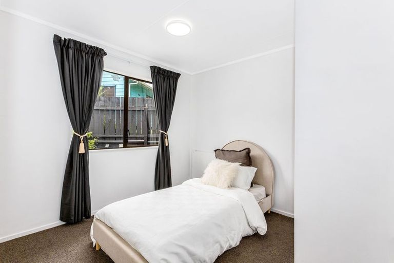 Photo of property in 35 Omapere Street, Whitby, Porirua, 5024