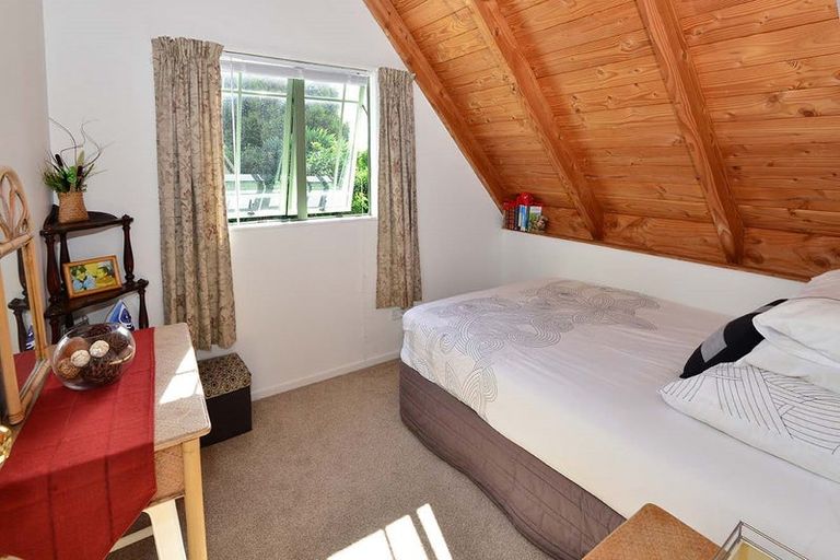 Photo of property in 12 Rautawhiri Road, Helensville, 0800