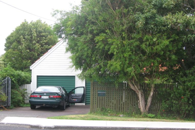 Photo of property in 19 Waterloo Road, Milford, Auckland, 0620