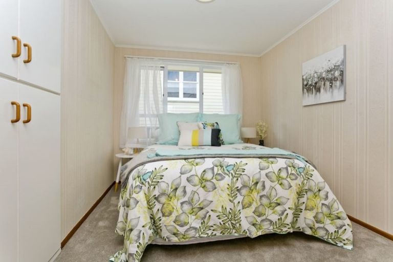 Photo of property in 66 Lake Road, Northcote, Auckland, 0627