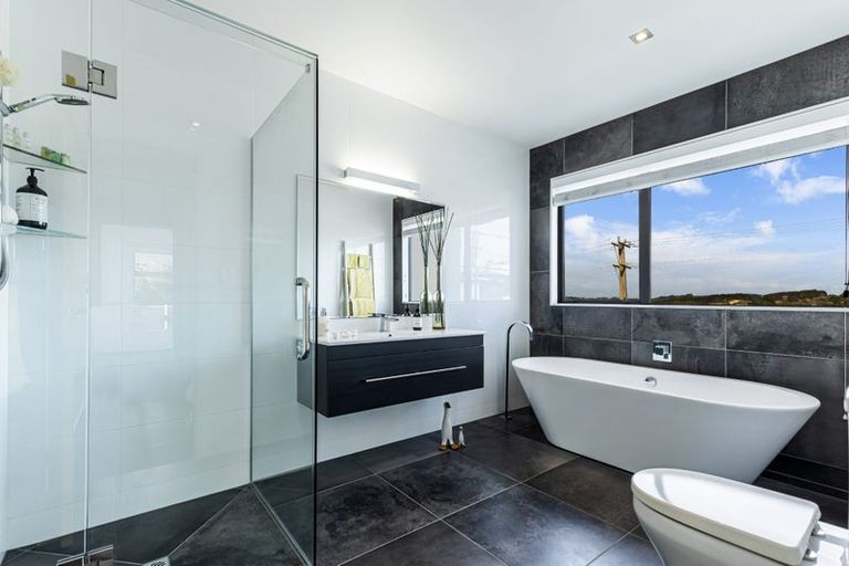 Photo of property in 32 Manhattan Rise, Orewa, 0931