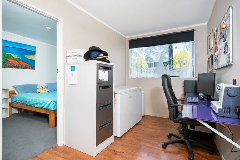 Photo of property in 137 Tawa Road, Kumeu, 0891