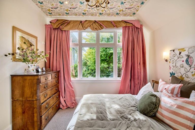 Photo of property in 18 Harbour View Road, Northland, Wellington, 6012