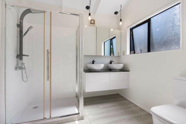 Photo of property in 113 Vipond Road, Stanmore Bay, Whangaparaoa, 0932