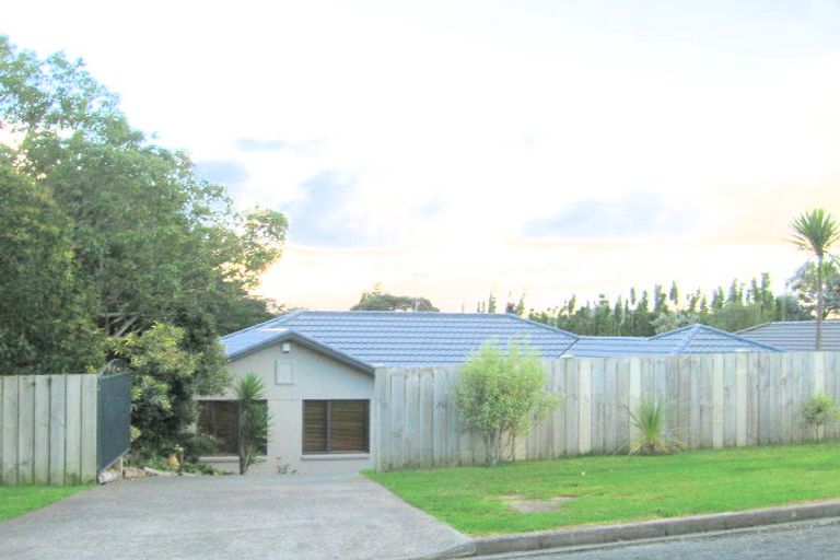 Photo of property in 17 Matija Place, Red Beach, 0932