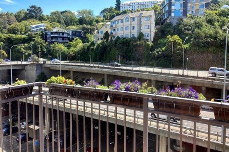 Photo of property in Atrium Towers, 4n/154 The Terrace, Wellington Central, Wellington, 6011