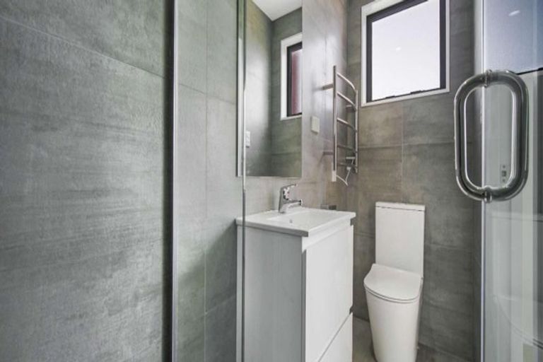 Photo of property in 8b Poruru Close, Papakura, 2110