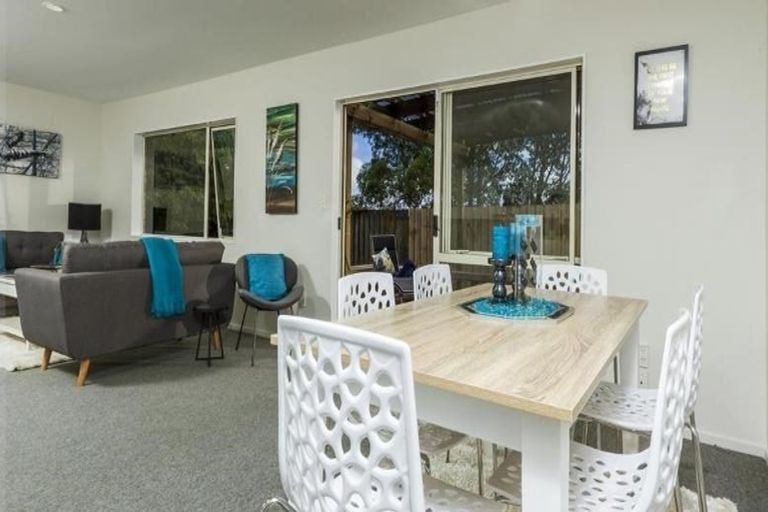 Photo of property in 2/3 Caribbean Drive, Unsworth Heights, Auckland, 0632