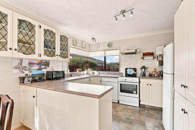 Photo of property in 2 Warwick Place, Springvale, Whanganui, 4501