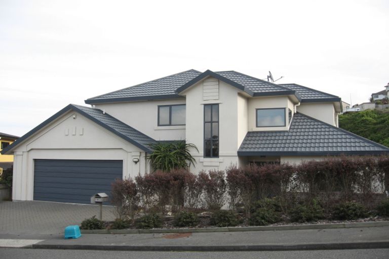 Photo of property in 8 Forbes Lane, Newlands, Wellington, 6037