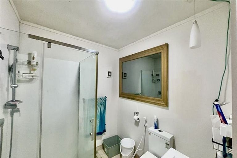 Photo of property in 4 Hillary Heights Avenue, Glendene, Auckland, 0602