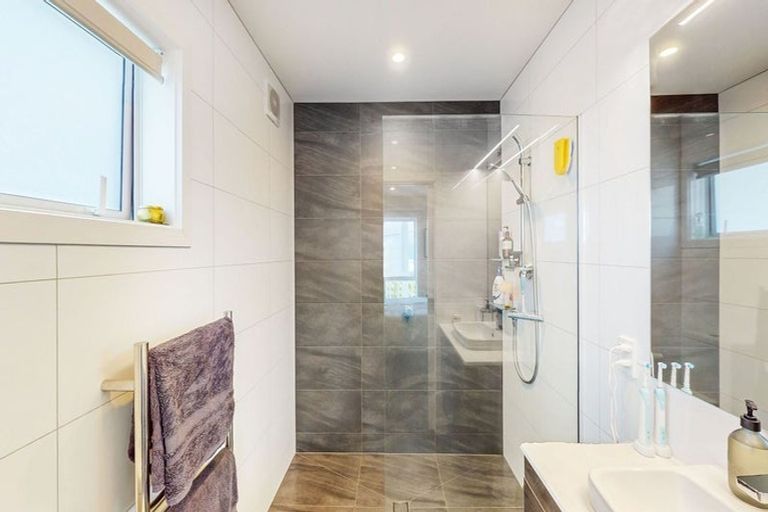 Photo of property in 2/74 Jubilee Road, Khandallah, Wellington, 6035