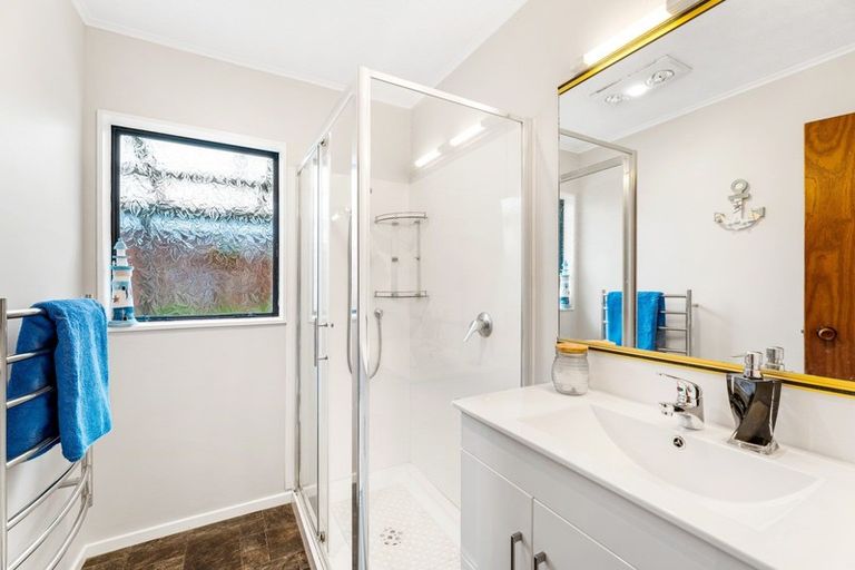 Photo of property in 10 Albatross Close, Whitby, Porirua, 5024