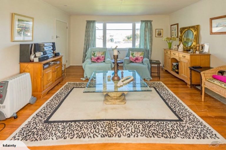 Photo of property in 188 Cornfoot Street, Castlecliff, Whanganui, 4501