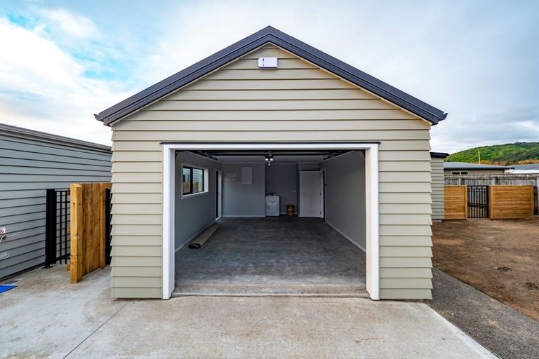 Photo of property in 8 Koru Loop, Paraparaumu, 5032