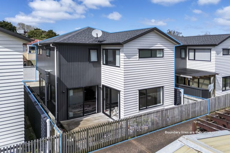 Photo of property in 54c Chilcott Road, Henderson, Auckland, 0612