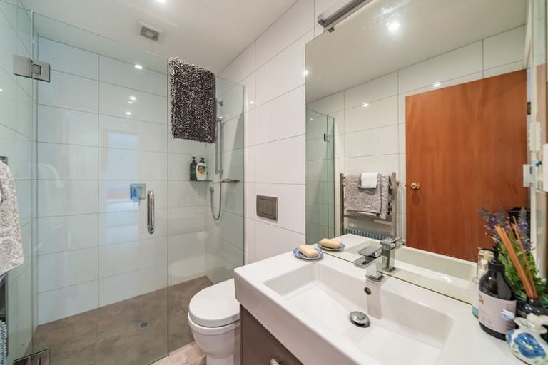 Photo of property in 42 Pretoria Road, Karaka Bays, Wellington, 6022