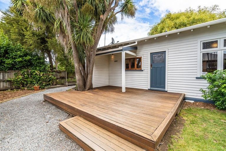 Photo of property in 6 Sandwich Road, Beckenham, Christchurch, 8023