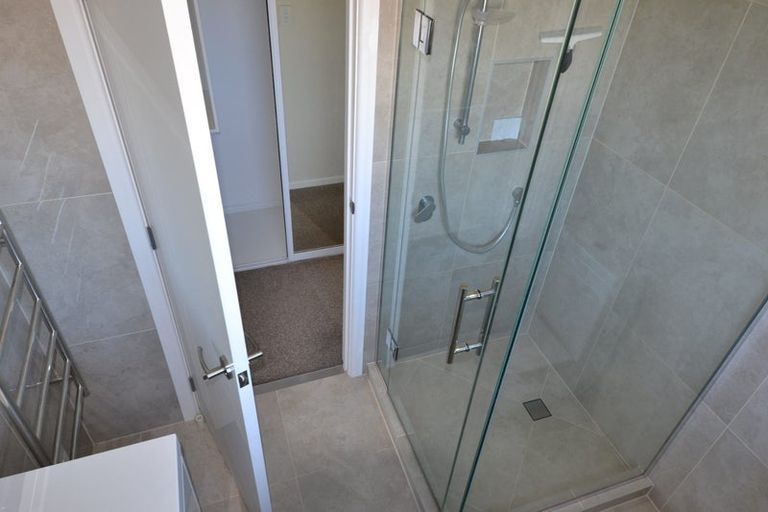 Photo of property in 2/42 Aberdeen Road, Campbells Bay, Auckland, 0620