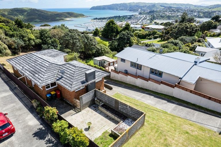 Photo of property in 10 Tirowhanga Road, Paremata, Porirua, 5024