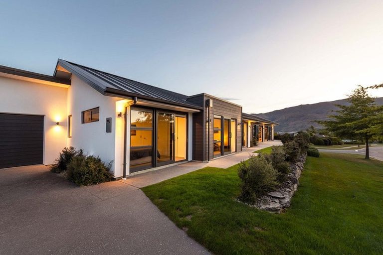 Photo of property in 1 Clearview Street, Wanaka, 9305