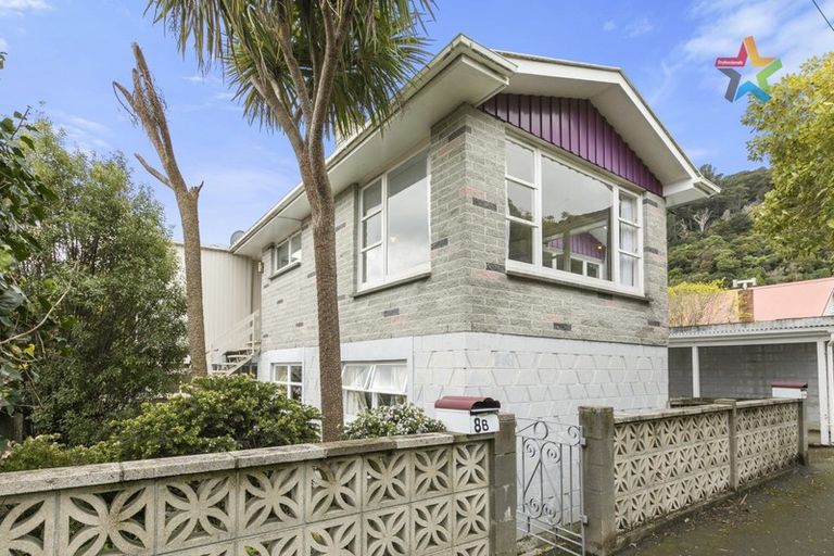 Photo of property in 8 Puriri Street, Eastbourne, Lower Hutt, 5013