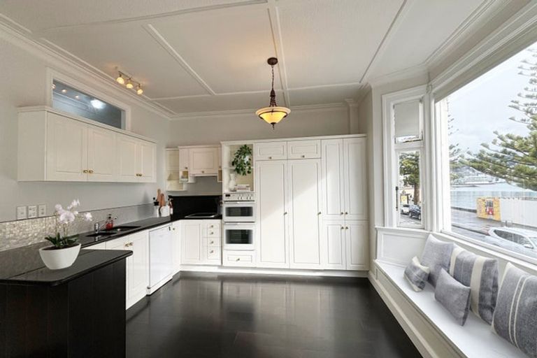 Photo of property in 2/246 Oriental Parade, Oriental Bay, Wellington, 6011