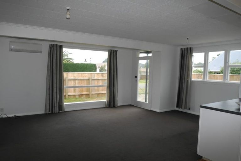 Photo of property in 17 Hemara Street, Waikanae Beach, Waikanae, 5036