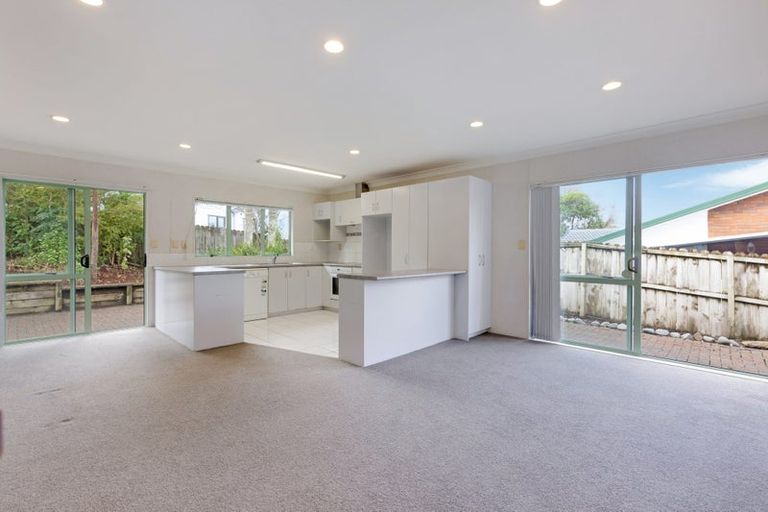 Photo of property in 6 Millstream Drive, Henderson, Auckland, 0610