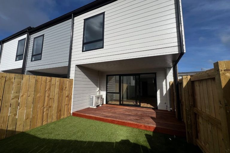 Photo of property in 3/21 Divich Avenue, Te Atatu South, Auckland, 0610