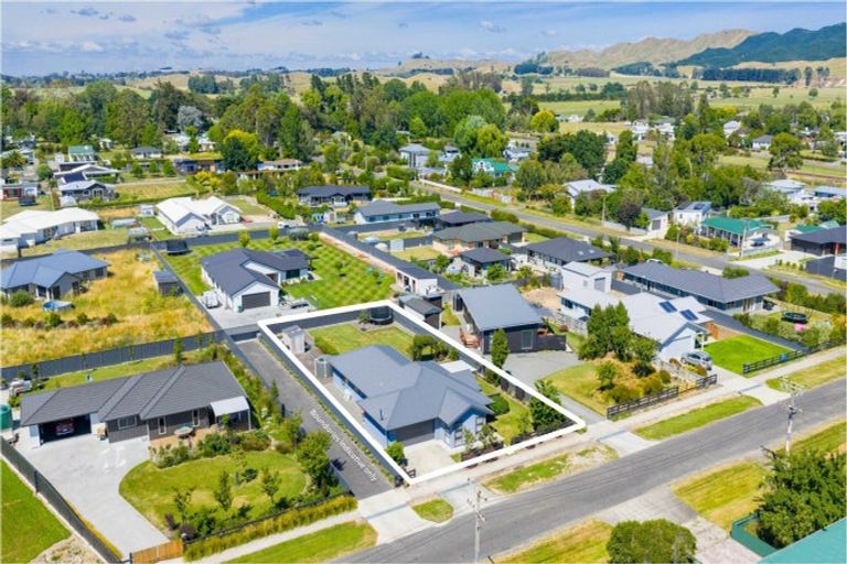 Photo of property in 20 Dee Street, Otane, 4202