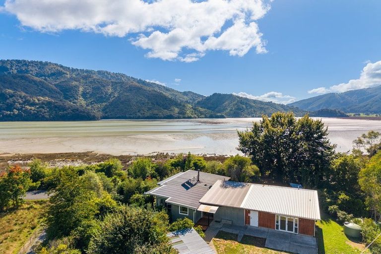 Photo of property in 948 Queen Charlotte Drive, Linkwater, Picton, 7281