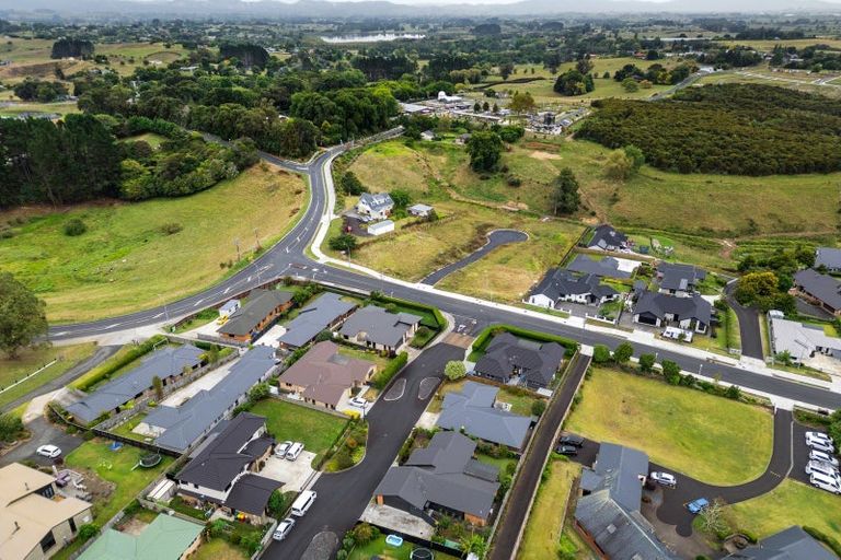 Photo of property in 5 Ruske Place, Grandview Heights, Hamilton, 3200