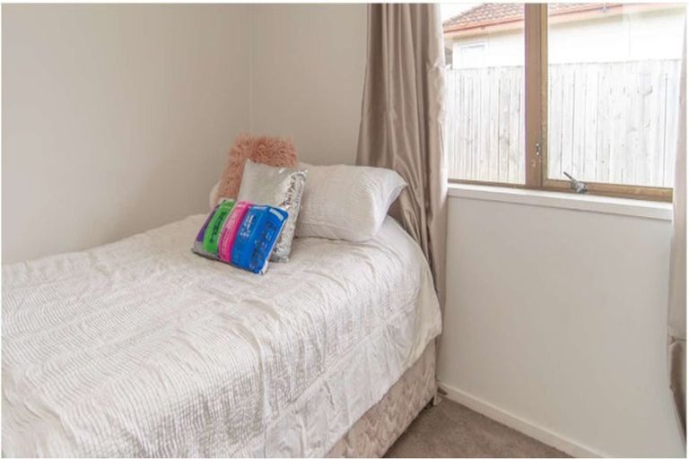Photo of property in 2/4 Tyndrum Place, Highland Park, Auckland, 2010