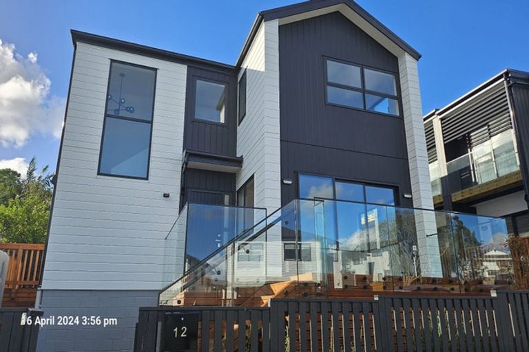 Photo of property in 12 Woodhouse Place, West Harbour, Auckland, 0618